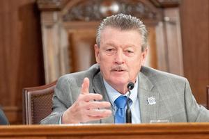 Sen. James Brewster has introduced a bill to ban Pennsylvania state lawmakers from receiving "per diem" expense payments for travel, lodging in addition to their full-time salaries.